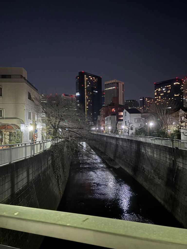 プロと素人の違いは、ファン以外からお金が取れるかどうかだと思う。